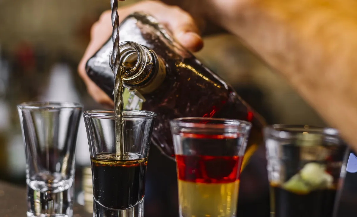 36% de bebidas alcóolicas vendidas no Brasil são falsificadas, diz Fhoresp