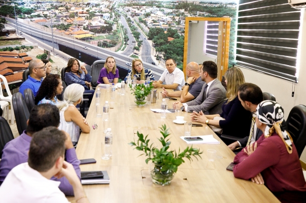 Após reunião entre categoria e poder público, pagamento de adicional de insalubridade é prorrogado