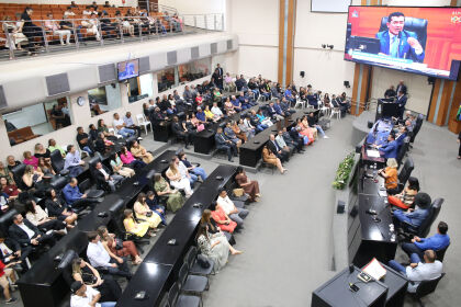 Assembleia Legislativa homenageia personalidades com comendas, títulos de cidadão e moções de aplausos