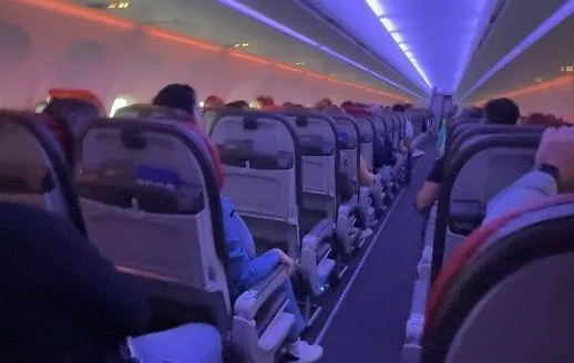 Avião colide com granizo, gera grande turbulência e assusta passageiros