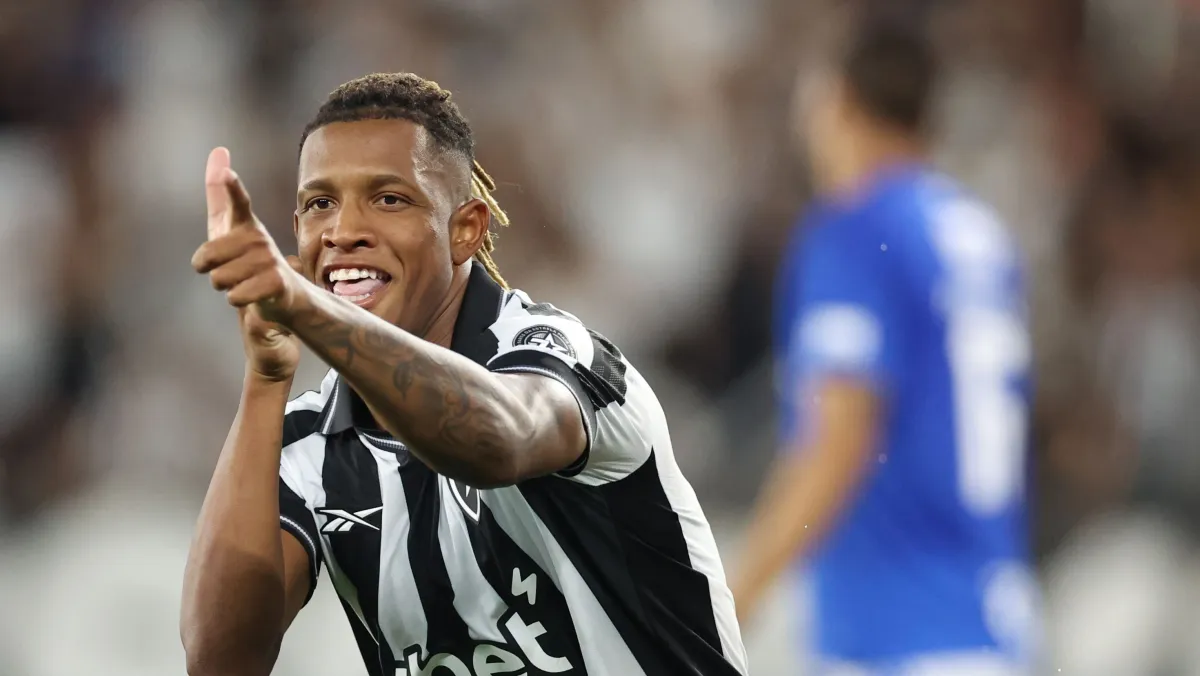  Botafogo goleia Cruzeiro com show de Danilo pelo Brasileirão