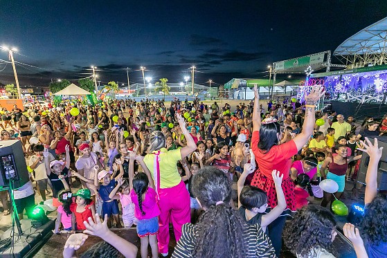  Carreta de Natal transforma o Pedra 90 em palco de encanto e alegria