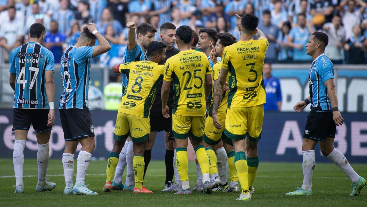 CBF anuncia criação de grupo de trabalho para aprimorar a arbitragem