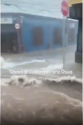 Chuva forte alaga avenidas e arrasta lixo nas principais vias de Cuiabá; VEJA O VÍDEO