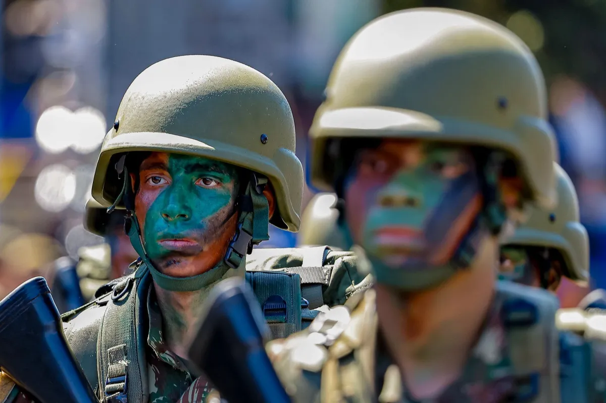 Com 10 mil militares, mísseis e blindados, Brasil faz treinamento de guerra