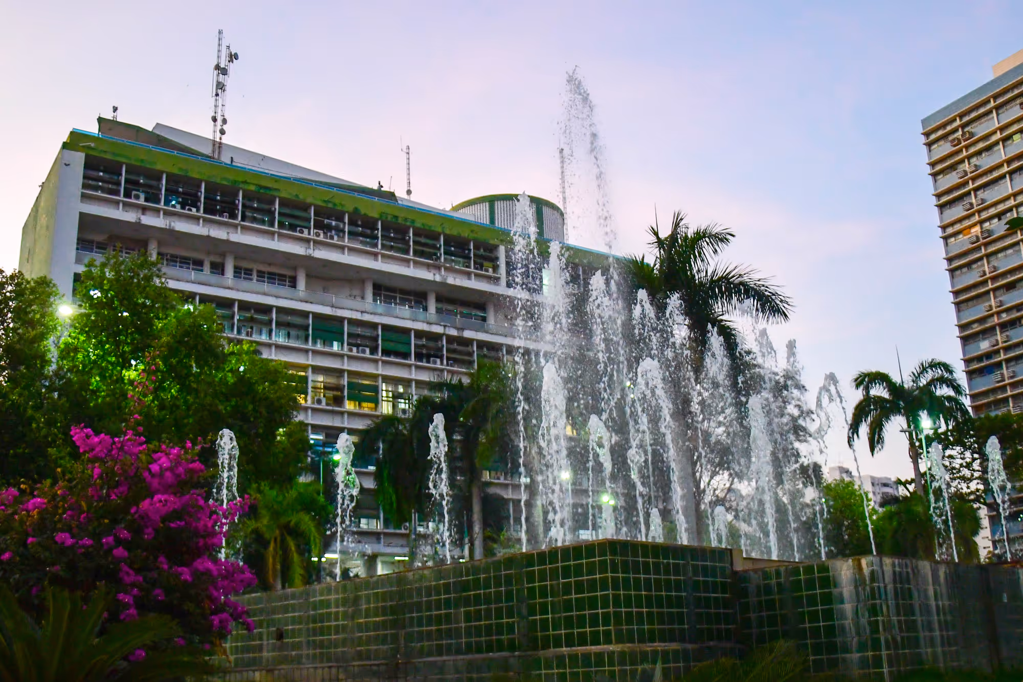 Com ‘caixa vazio’, prefeito quer garantir salários e não descarta novo decreto de calamidade