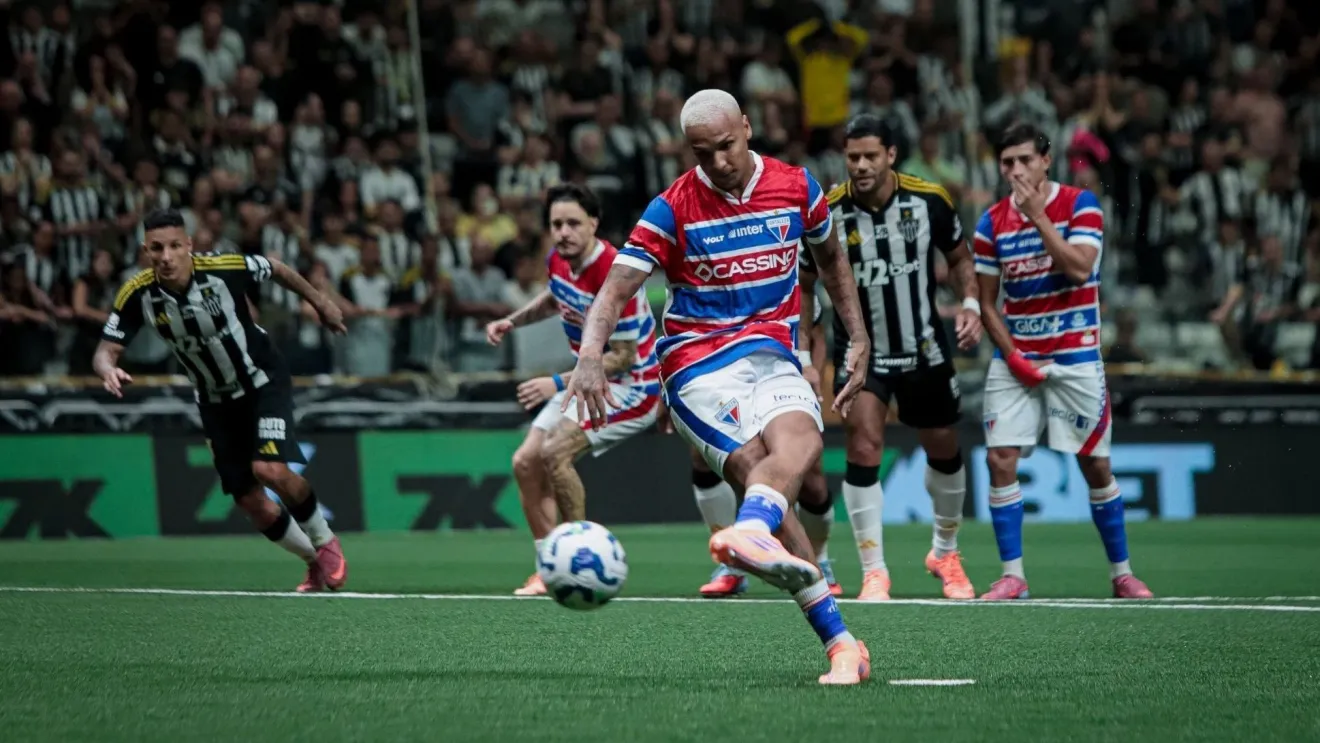 Com “hat-trick de ex”, Atlético-MG cede empate ao Fortaleza no Brasileirão