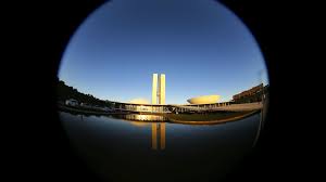 Congresso tem uma dezena de propostas paradas que miram supersalários