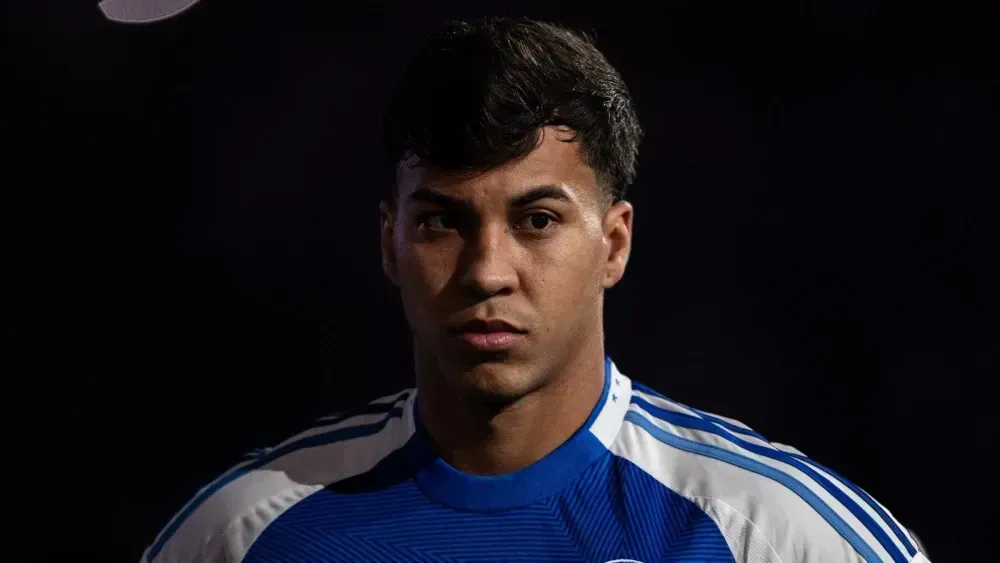  Cruzeiro mantém posição após nova investida do Flamengo por Kaio Jorge