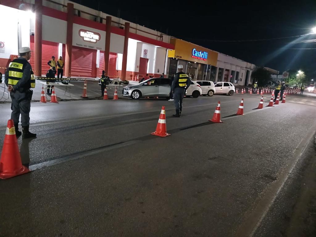  Doze condutores são presos e 36 veículos removidos em operações Lei Seca em Cuiabá