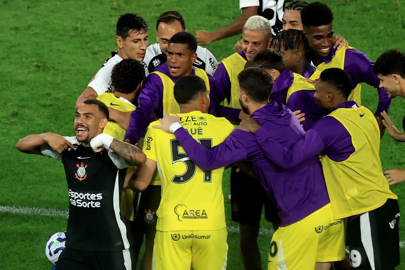 Em jogo morno, Corinthians castiga erros e vence Fluminense no Brasileirão