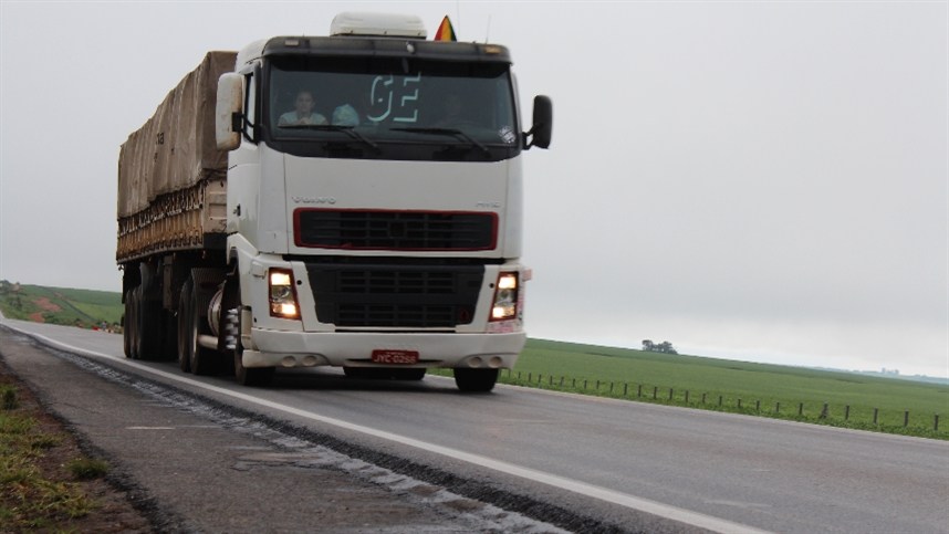  Empresas apostam na locação de caminhões