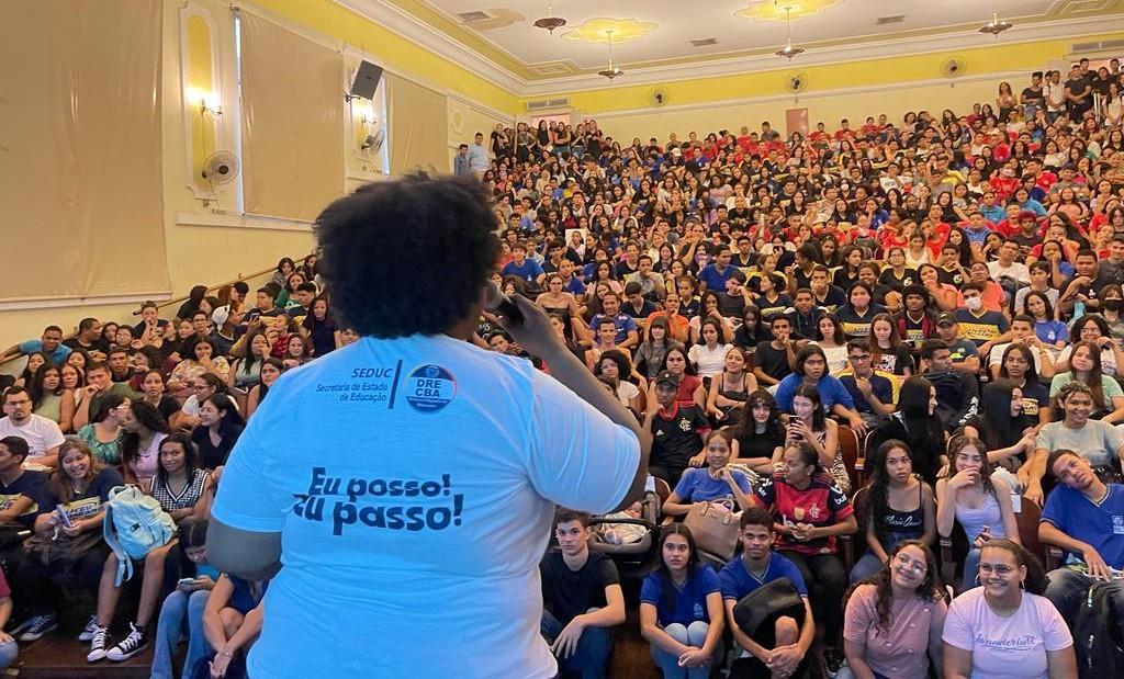  Estudantes com notas acima de 960 na redação do Enem podem concorrer a prêmio de R$ 5 mil