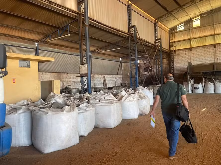 Fábrica clandestina de fertilizantes é interditada no interior de São Paulo