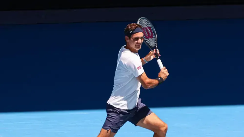  Federer impressiona e vence número 13 do mundo em exibição na Austrália