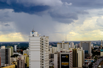  Fim de semana em Cuiabá será abafado, com sol e chuva