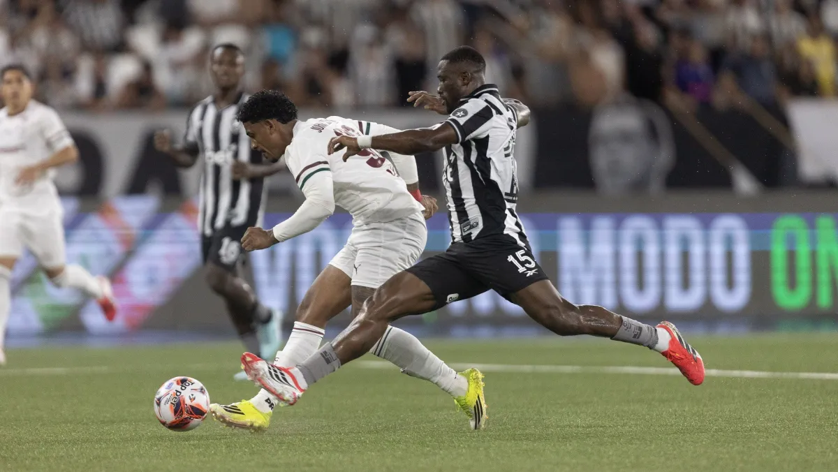  Fluminense vence Botafogo e garante classificação antecipada no Carioca