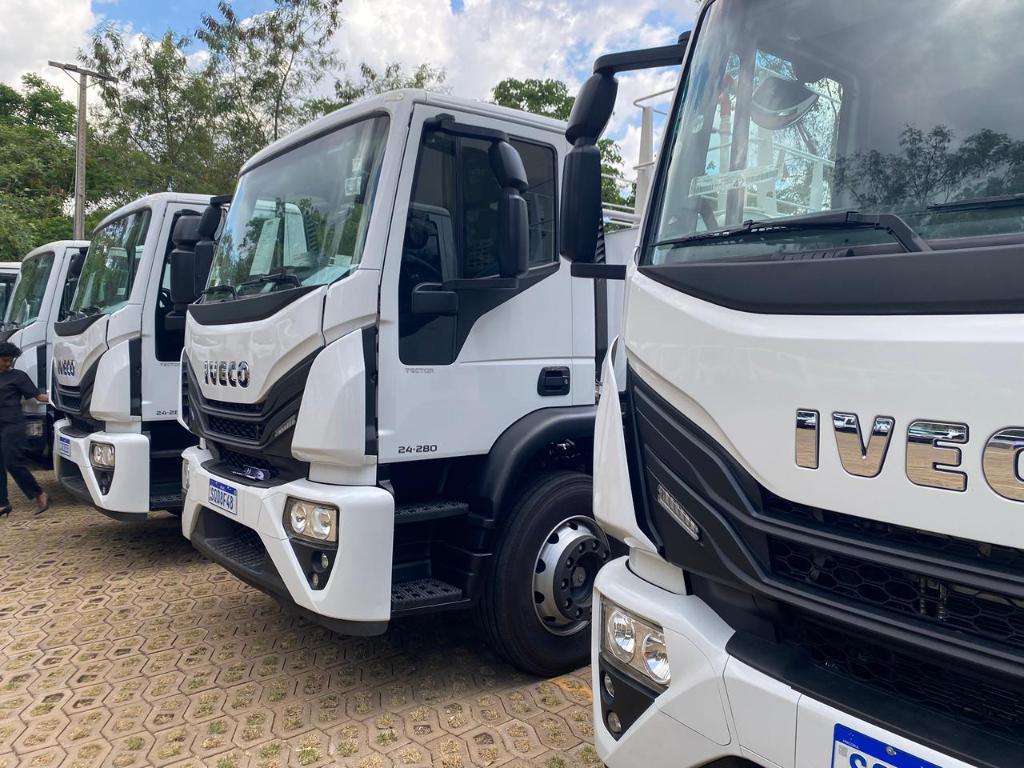  Governo de MT reforça logística da agricultura familiar com entrega de caminhões a 14 municípios