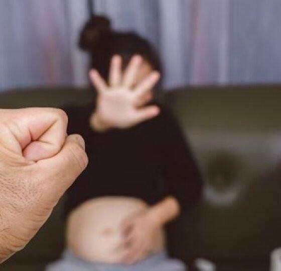 Grávida de 6 meses é espancada pelo próprio marido em rua de Cuiabá