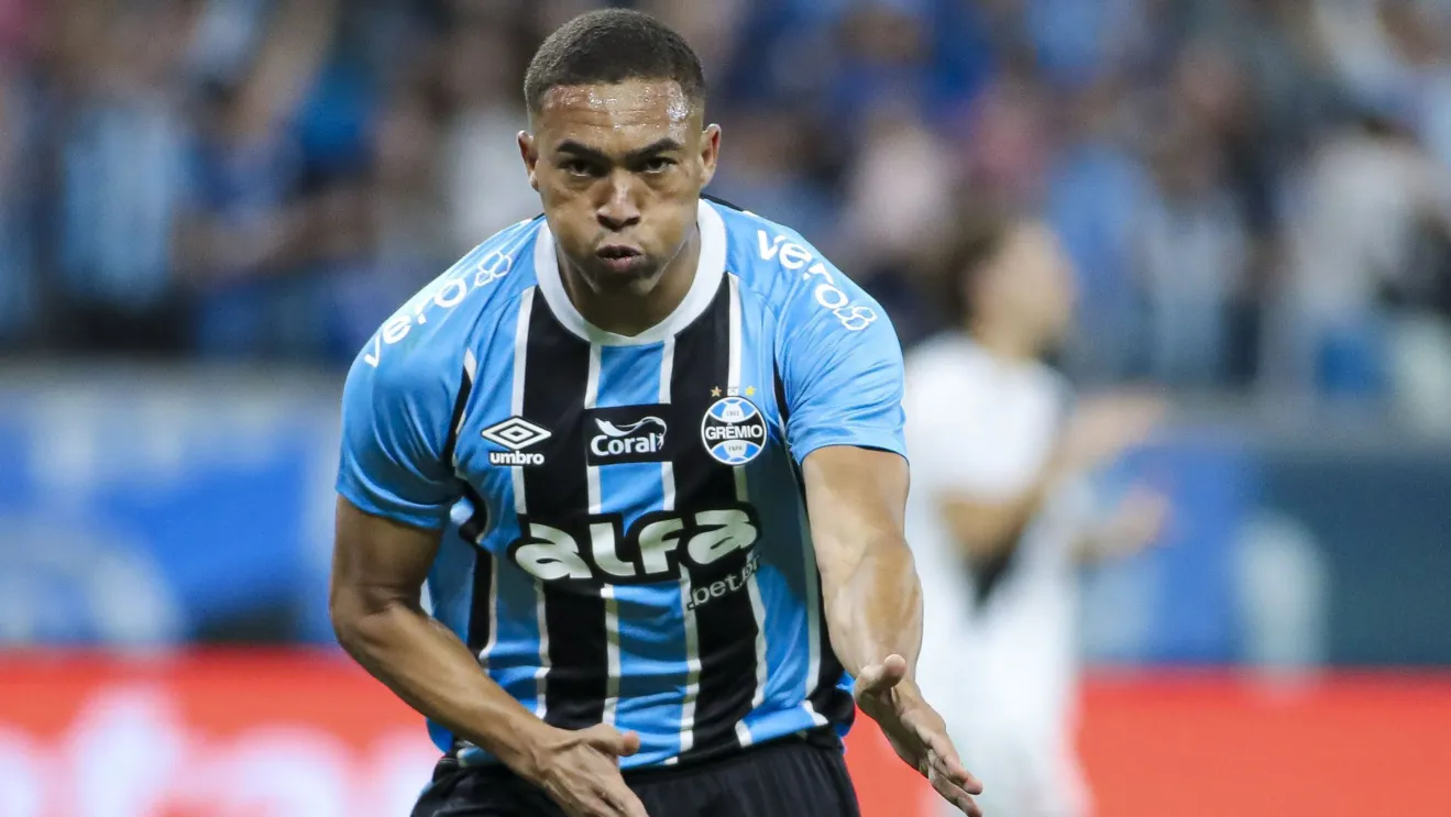 Grêmio respira no Brasileirão ao vencer Vasco, que perde a quarta seguida