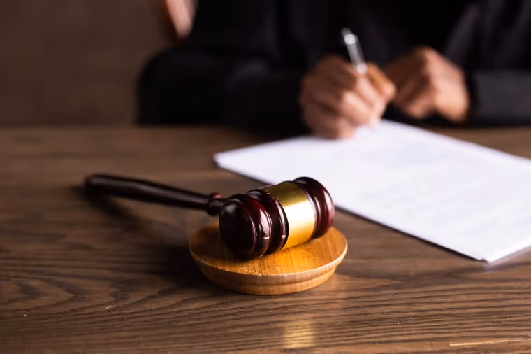 Homem que matou a ex e o atual namorado dela, e ateou fogo nos corpos é condenado a 61 anos