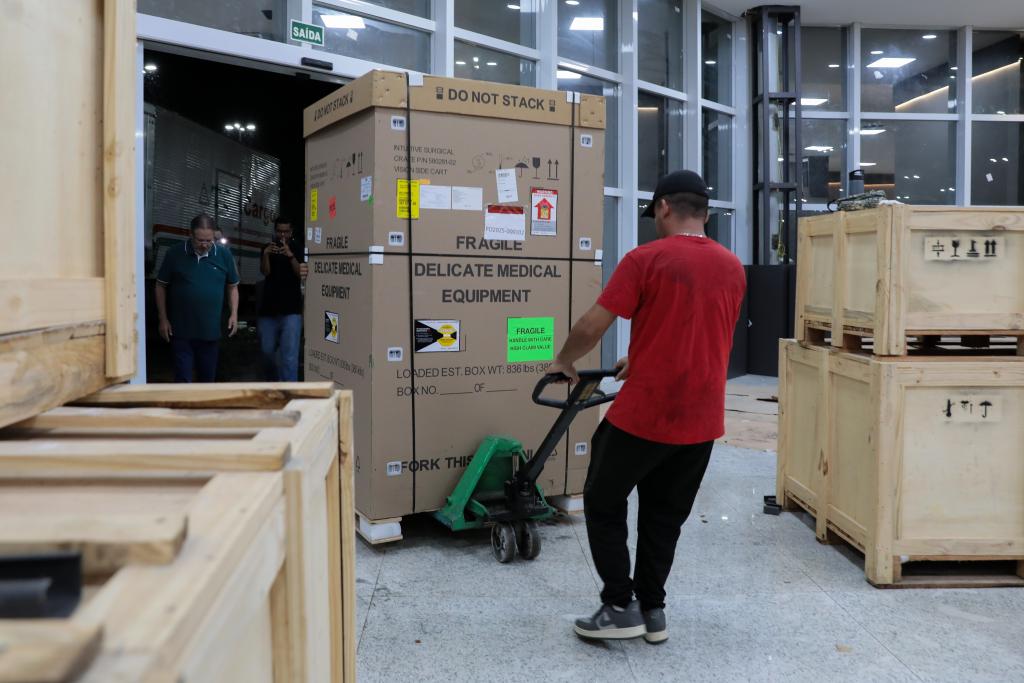  Hospital Central do Estado recebe equipamento para execução de cirurgias robóticas