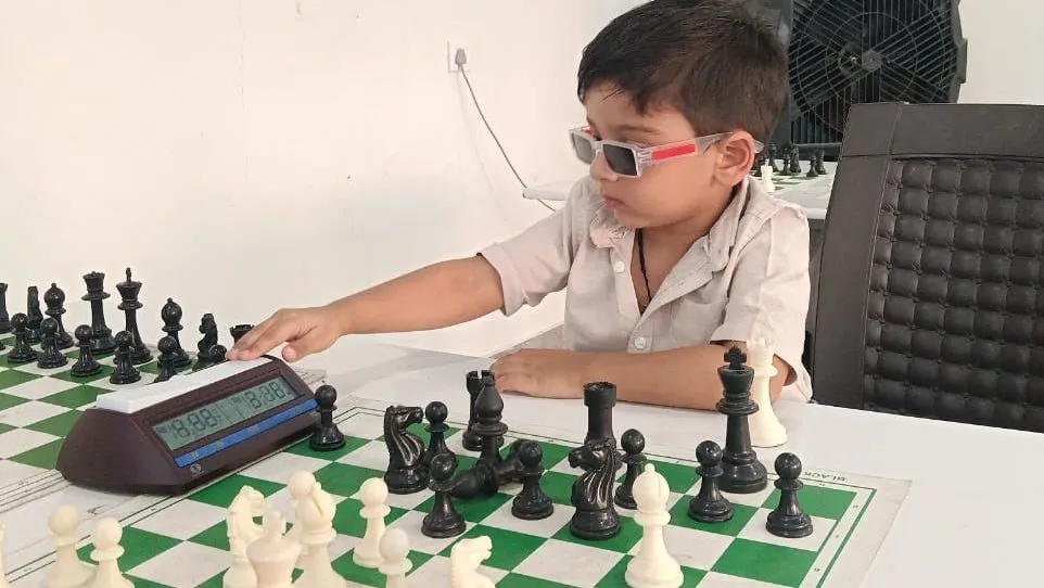Indiano de 3 anos torna-se o mais jovem da história a obter ranking no xadrez