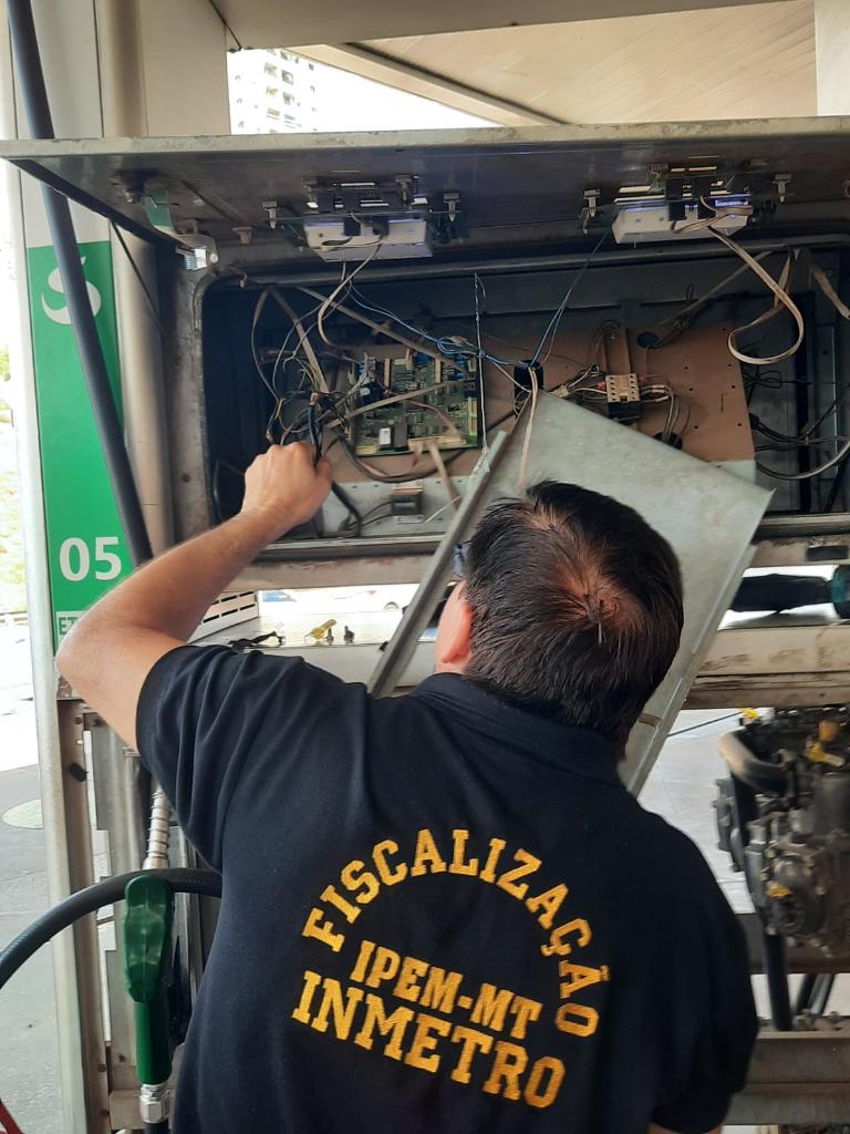Ipem-MT identifica irregularidades em 11 bombas de combustíveis durante operação nacional