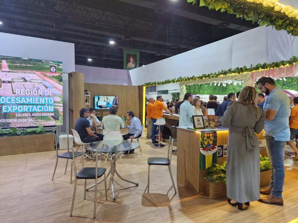 Mato Grosso fortalece negócios e parcerias durante a Expocruz 2025 na Bolívia