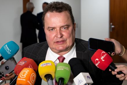 Max vê apoio incerto ao Governo e cogita majoritária do Podemos