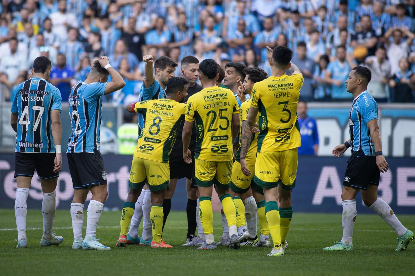 Mirassol "azeda" volta de Arthur, vence o Grêmio e vai ao G4 do Brasileirão
