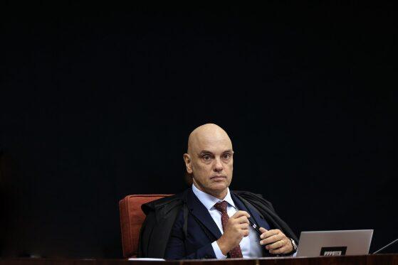 Moraes solicita sessão extra para acelerar julgamento de Bolsonaro no STF