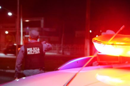  Mulher se recusa a pagar a conta, agride clientes e acaba presa