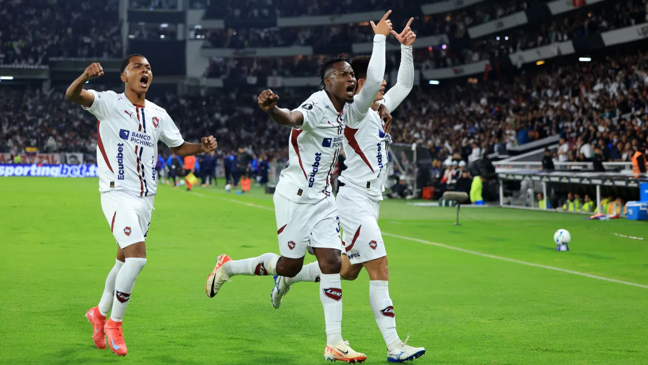 Palmeiras sofre na altitude, perde para a LDU e se complica na Libertadores