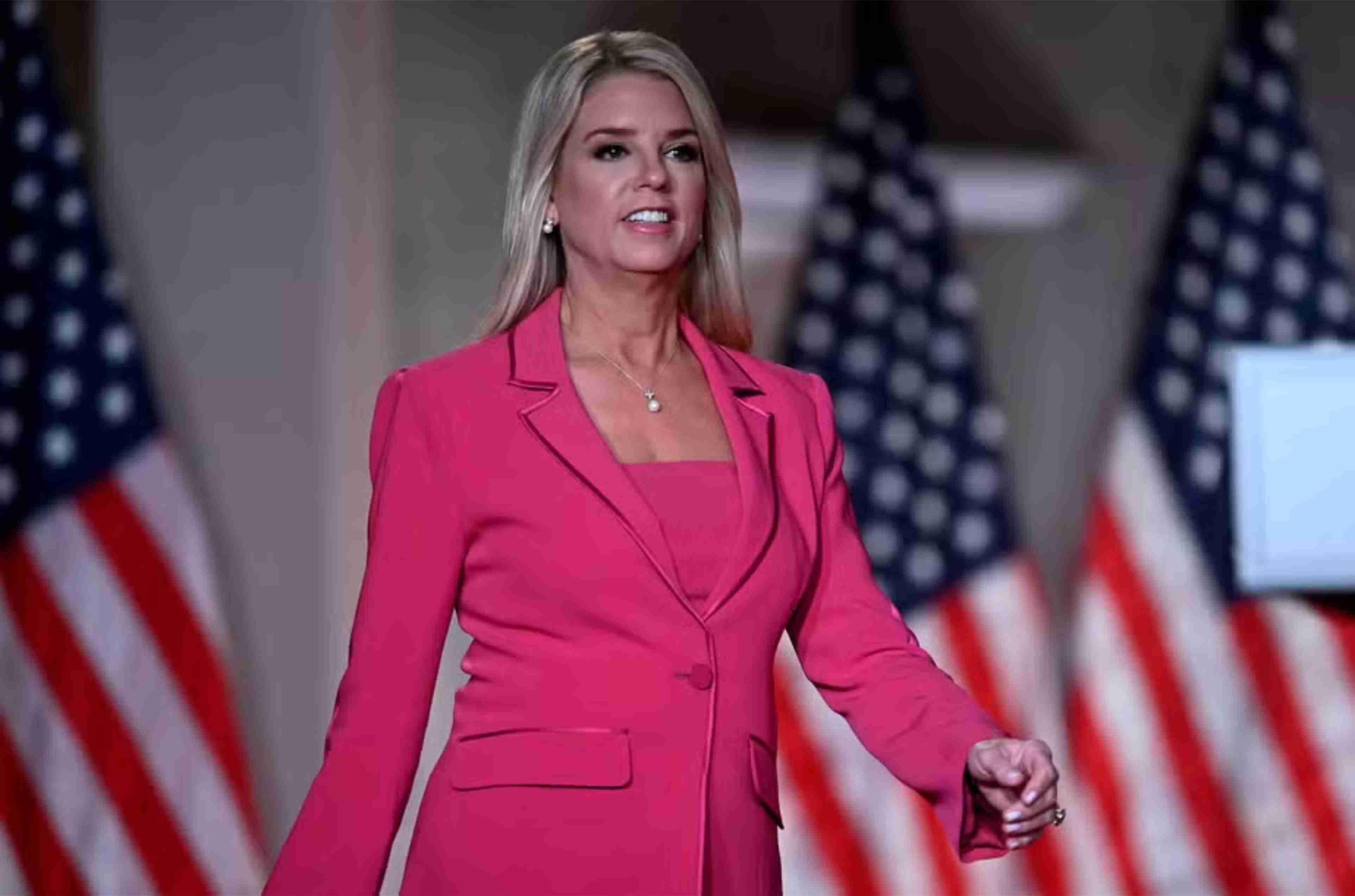  Pam Bondi cria força especial para conter manifestantes violentos