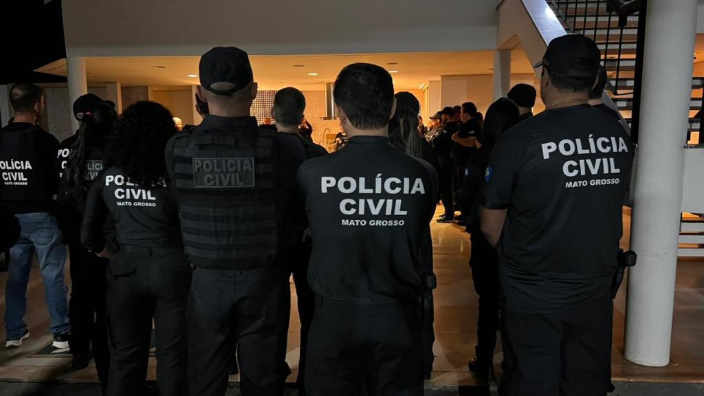  Polícia Civil cumpre 50 ordens judiciais contra facção envolvida em tráfico de drogas e lavagem de dinheiro em Rondonópolis