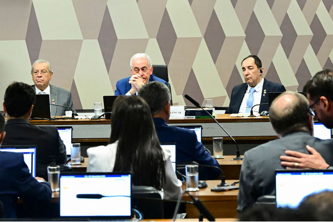 Por unanimidade, CCJ do Senado rejeita PEC da Blindagem