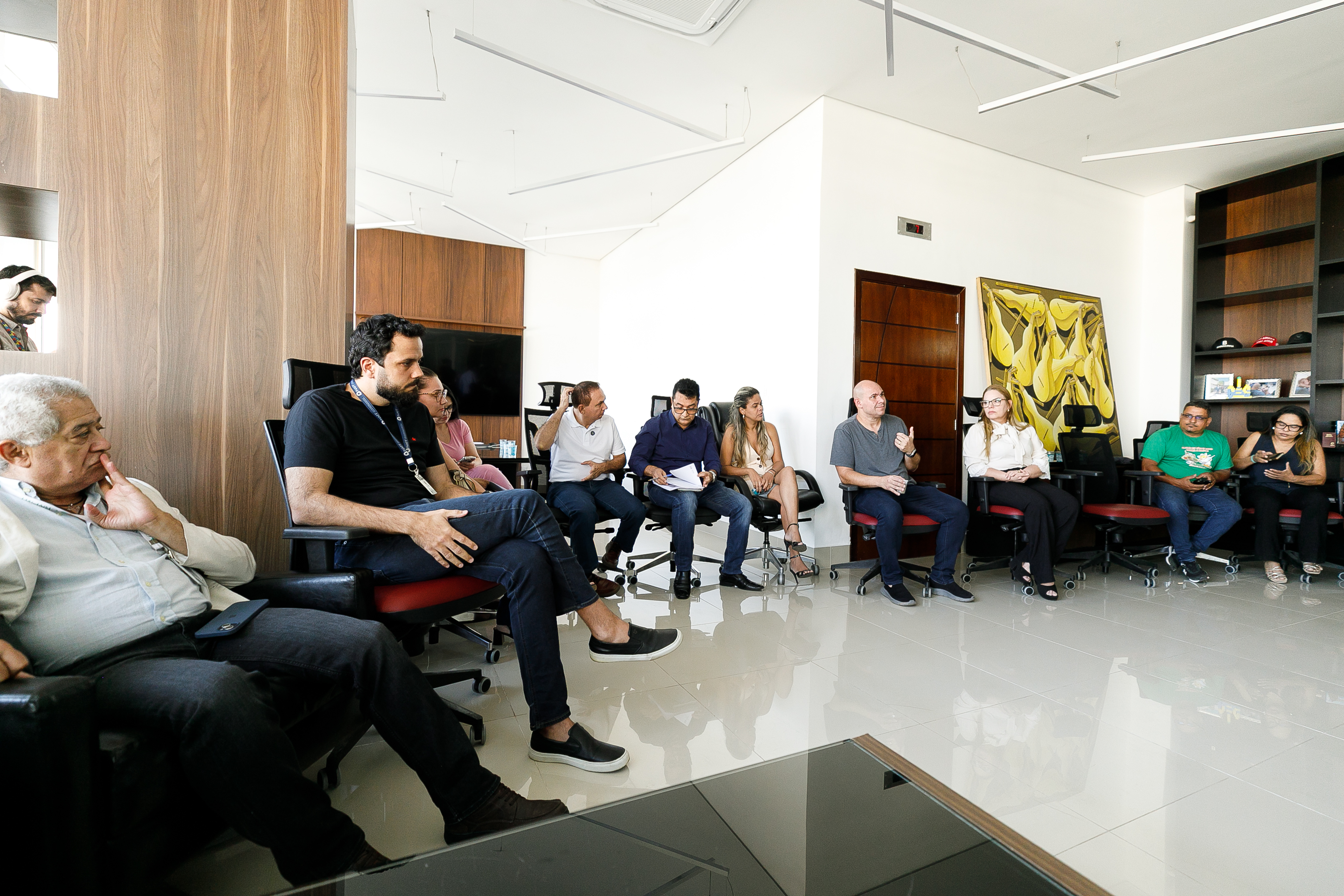 Prefeito reúne com vereadores e profissionais para adequar insalubridade