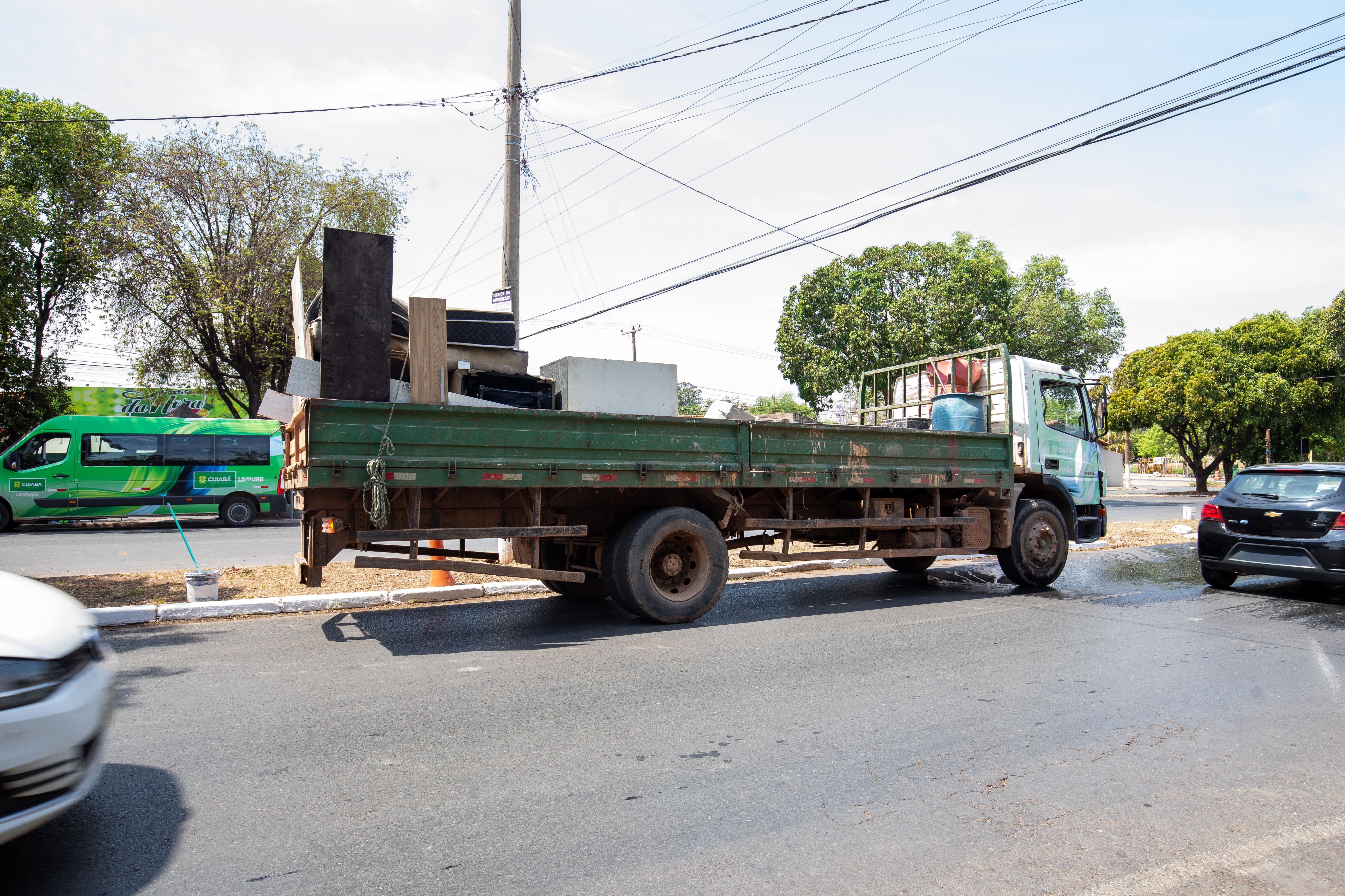 Prefeitura de Cuiabá leva operação Cata-treco a bairros da capital nesta semana