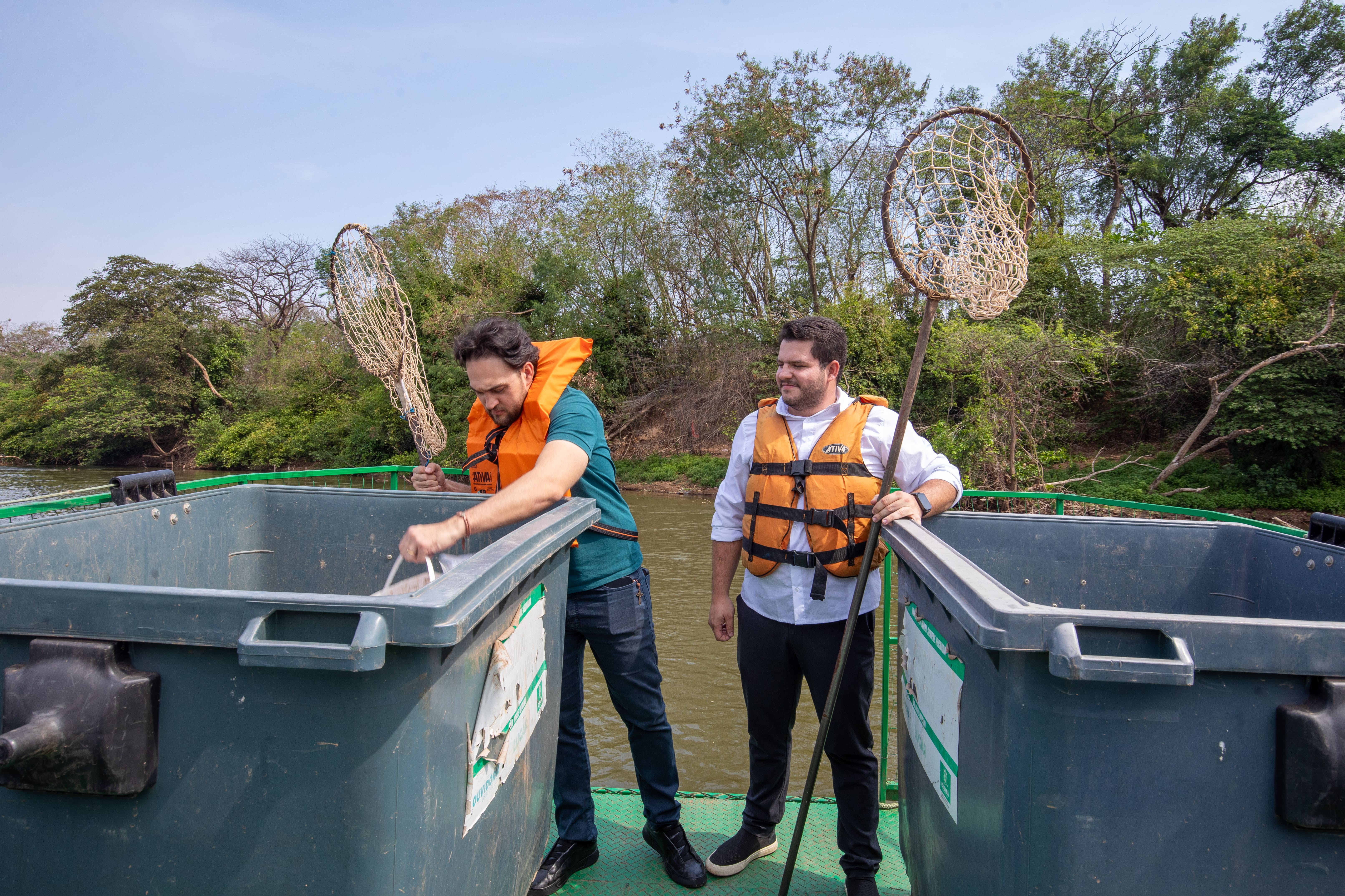 Prefeitura retira 20 toneladas de lixo do Rio Cuiabá mensalmente