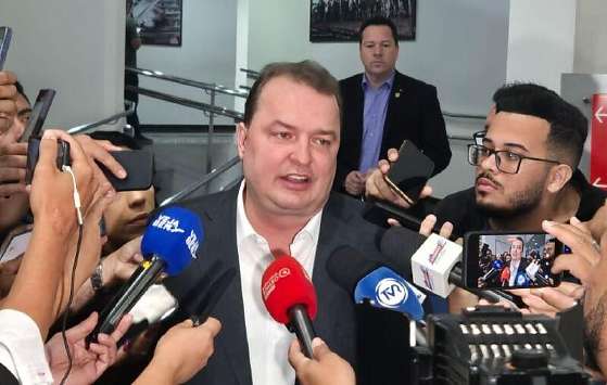 Russi nega ter sido informado sobre Pedro Taques reassumir a presidência do PSB