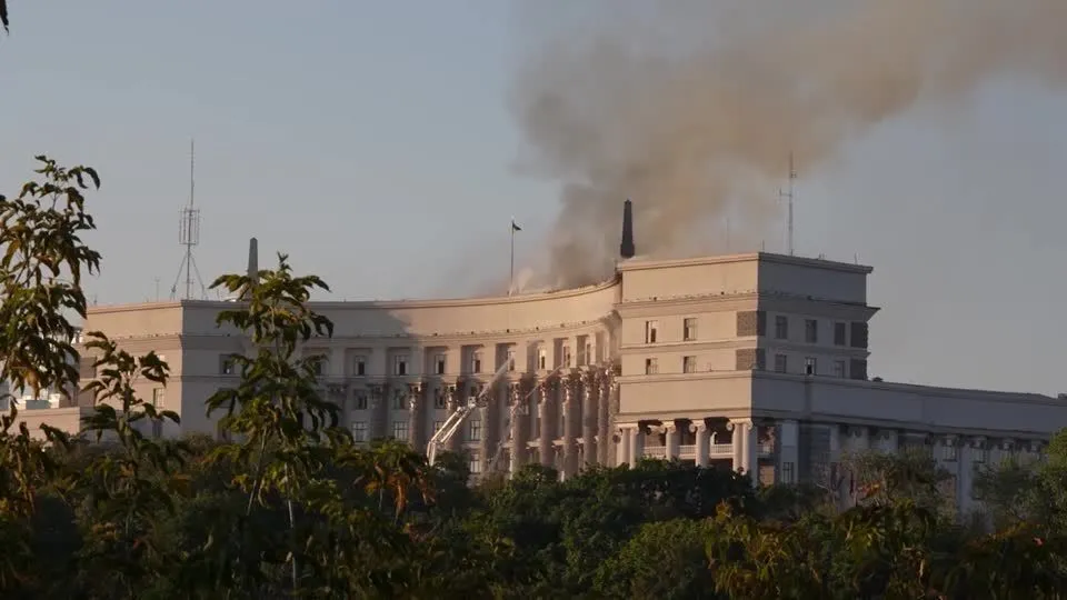 Rússia ataca prédio do governo da Ucrânia pela primeira vez