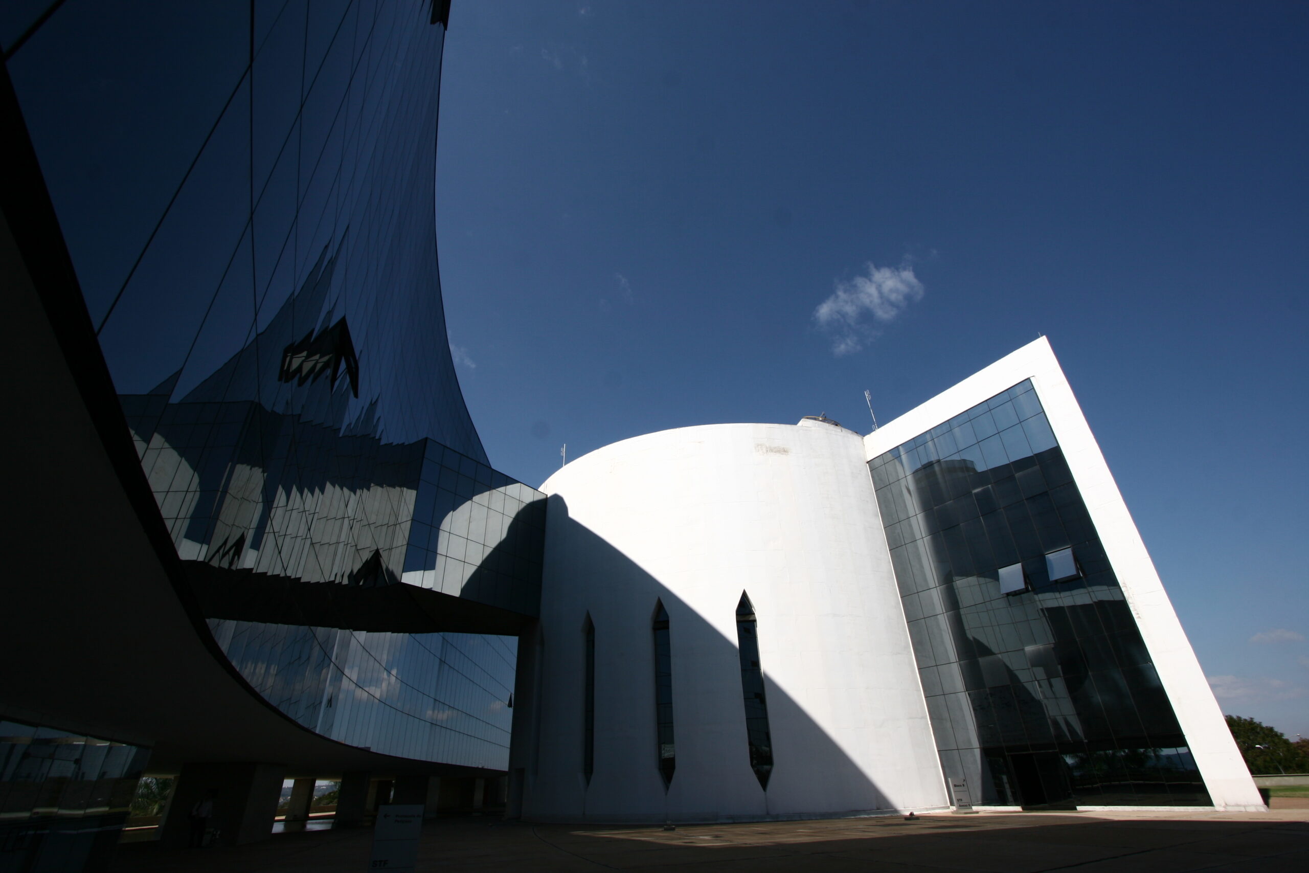  STF rejeita ação contra renovação automática da CNH