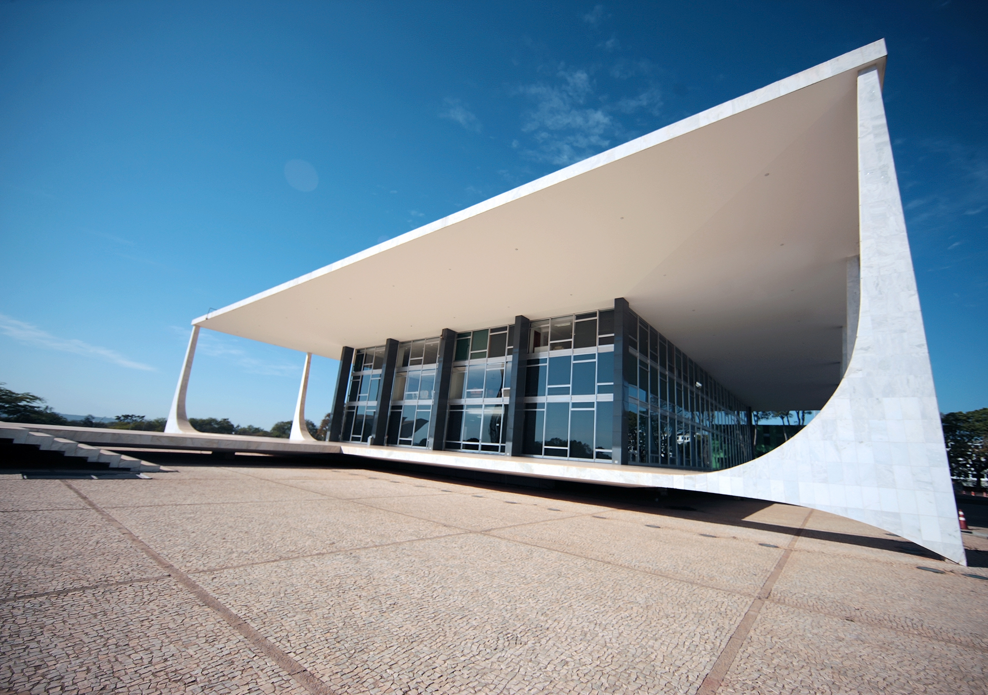 STF requer informações ao governo do RJ sobre operação policial nos complexos do Alemão e da Penha