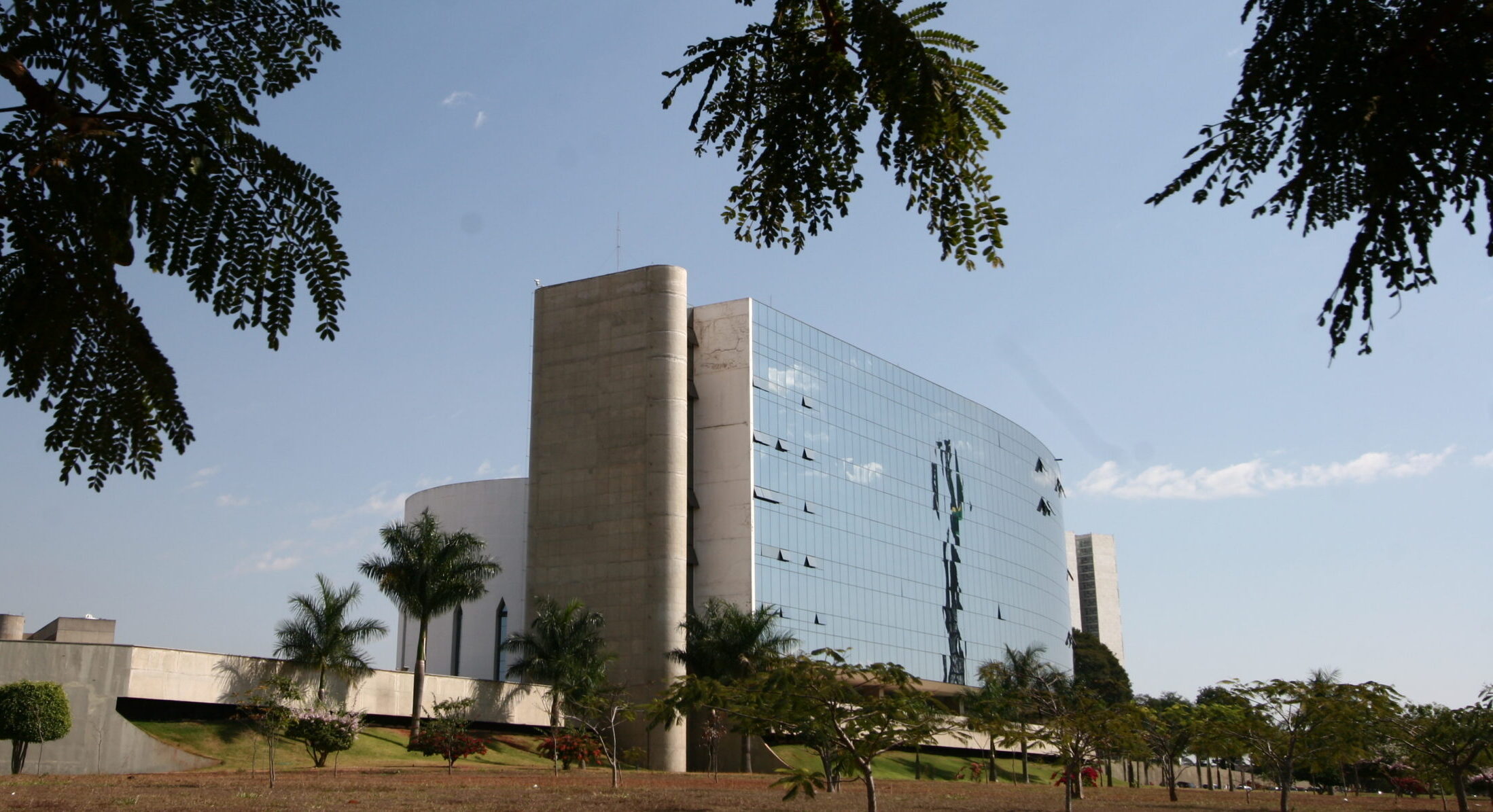 STF vai decidir se estatais podem contratar comissionados sem lei específica