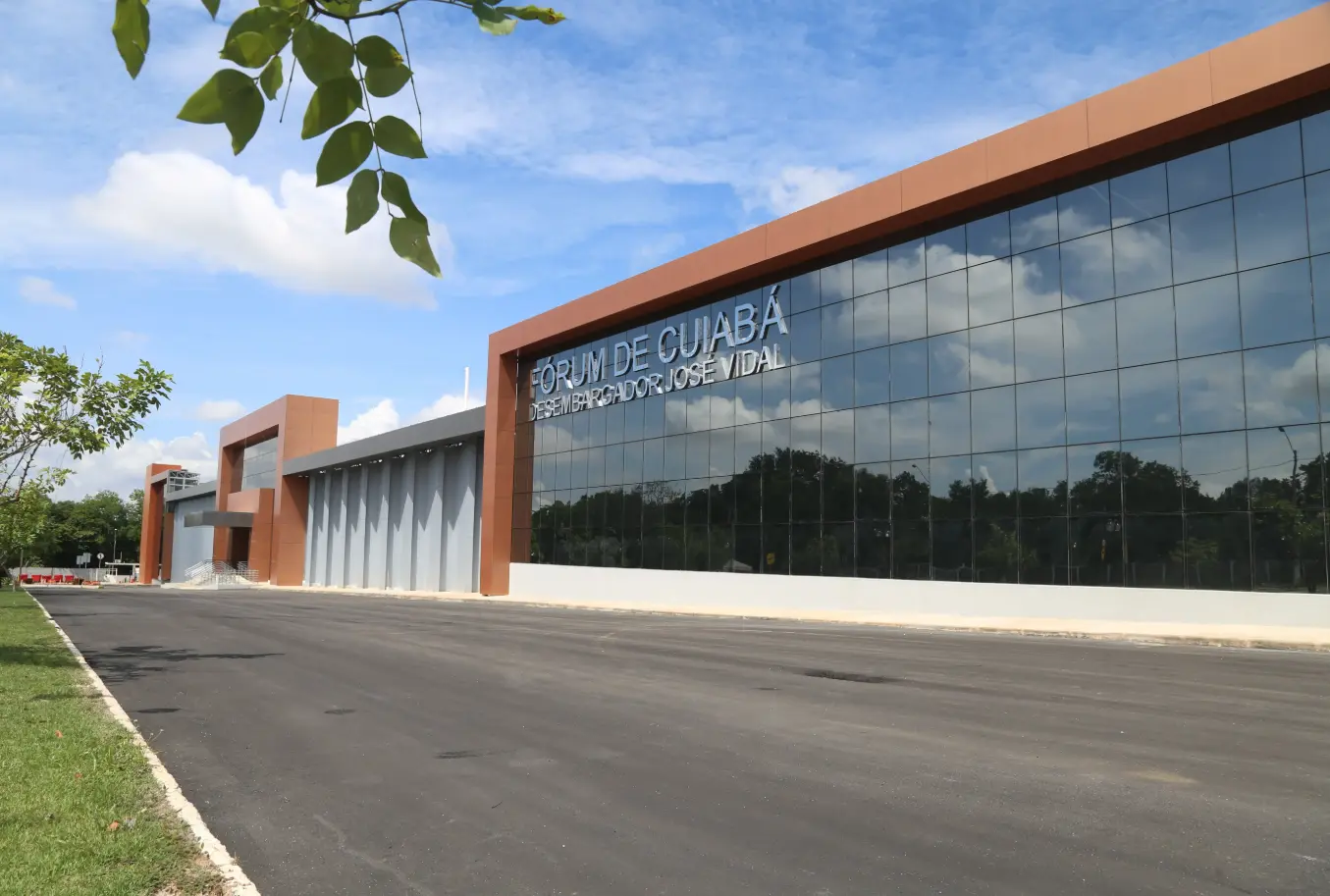 Tribunal do Júri julga Almir Monteiro dos Reis por feminicídio de advogada