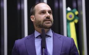 "Valeu a pena", diz Eduardo Bolsonaro após perder mandato